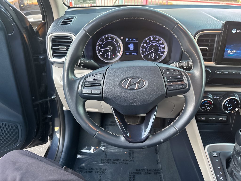 Used 2022 Hyundai Venue Limited FWD image 15