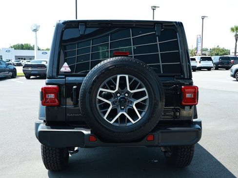 Certified 2025 Jeep Wrangler Unlimited Sahara AWD/4WD image 7