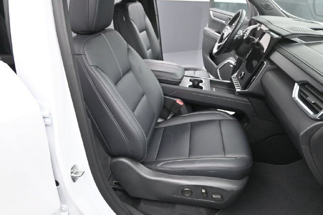 Used 2026 GMC Acadia Elevation w/ Elevation Premium Package FWD image 21