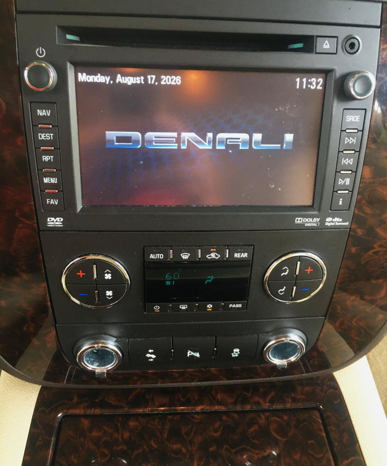 Used 2012 GMC Yukon XL Denali RWD image 27