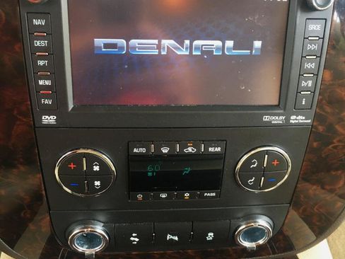 Used 2012 GMC Yukon XL Denali RWD image 27