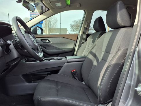 Used 2023 Nissan Rogue S image 6