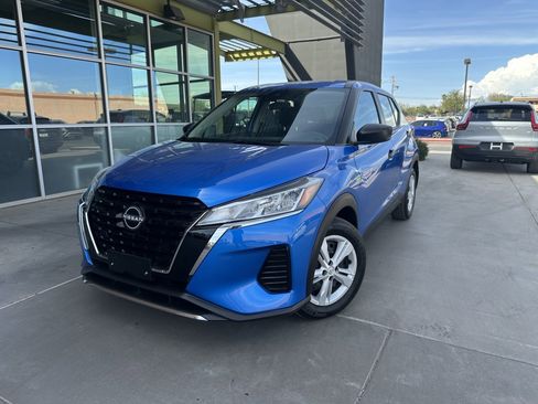 Used 2023 Nissan Kicks S image 2