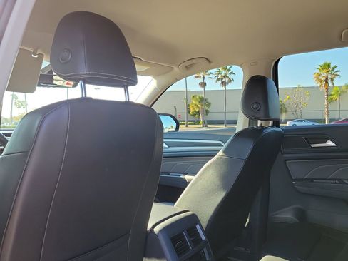 Used 2023 Volkswagen Atlas SE w/ Black Wheel Package image 12