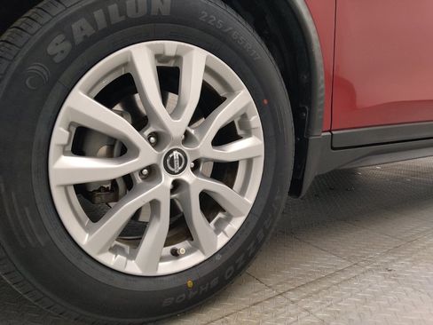 Used 2017 Nissan Rogue SV FWD image 31
