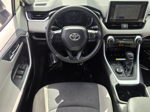 Used 2025 Toyota RAV4 XLE AWD/4WD image 12