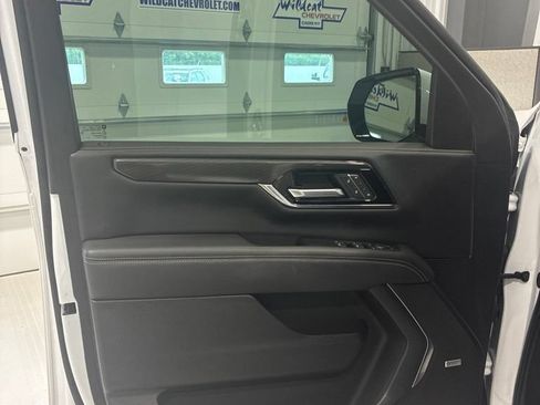 Used 2025 GMC Yukon XL Elevation w/ LPO, Elevation Black Package AWD/4WD image 17