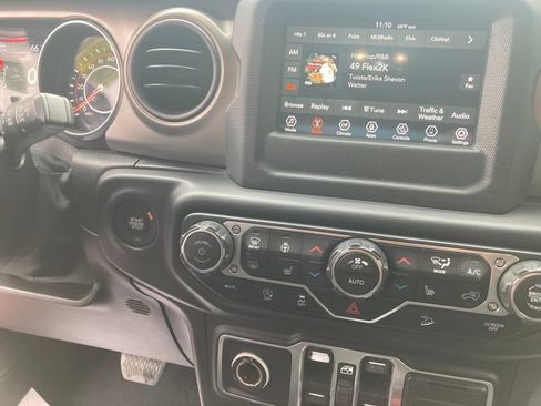 Used 2019 Jeep Wrangler Unlimited Sport S AWD/4WD image 22