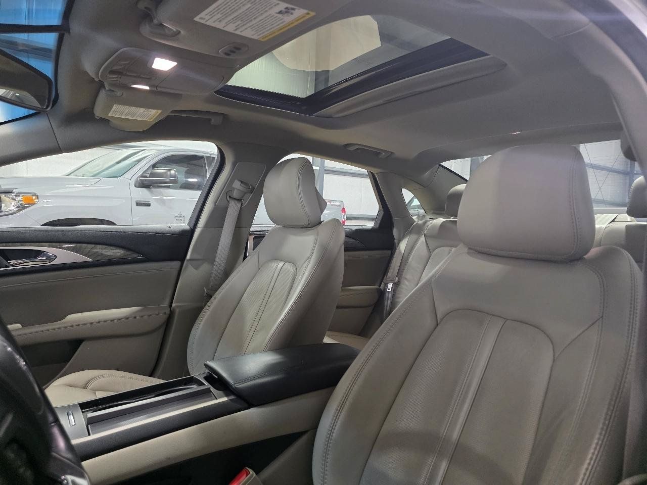 Used 2017 Lincoln MKZ Reserve FWD image 10