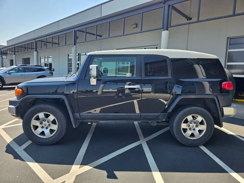 Used 2008 Toyota FJ Cruiser 4WD image 2