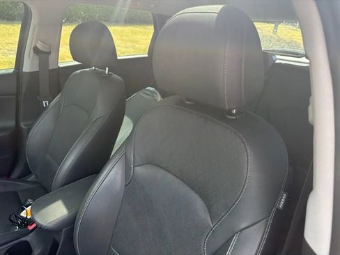 Used 2019 Hyundai Elantra GT w/ Style Package 02 FWD image 11