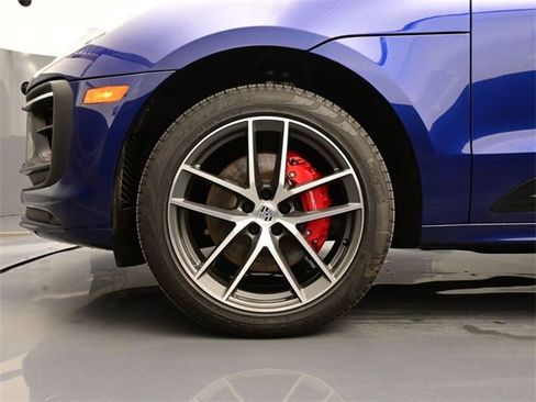 Certified 2023 Porsche Macan S image 6