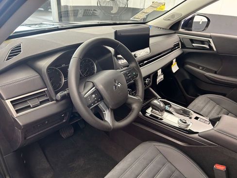 New 2026 Mitsubishi Outlander SE image 10