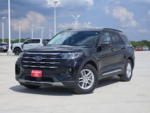 Used 2025 Ford Explorer Active w/ Active Comfort Package RWD image 1