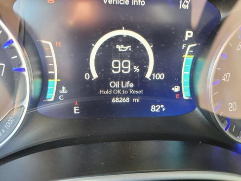 Used 2024 Chrysler Pacifica Touring-L FWD image 27
