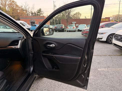 Used 2014 Jeep Cherokee Trailhawk w/ Leather Interior Group image 18