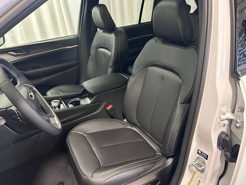 New 2026 Jeep Grand Cherokee Limited AWD/4WD image 8