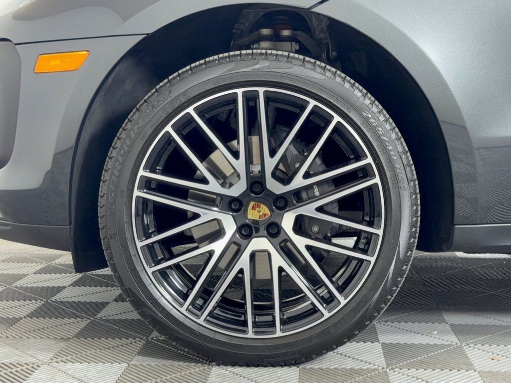 Used 2026 Porsche Macan AWD/4WD image 15