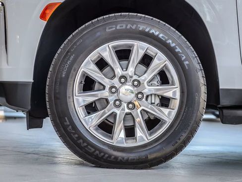 Used 2023 Chevrolet Suburban Premier image 13