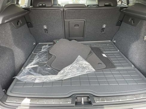 Used 2023 Volvo XC40 B5 Plus w/ Protection Package Premier AWD/4WD image 18