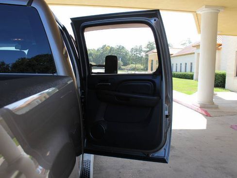 Used 2013 GMC Sierra 2500 Denali w/ Suspension Package, Off-Road AWD/4WD image 30