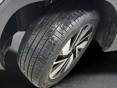 Used 2025 Volkswagen Atlas SE image 36