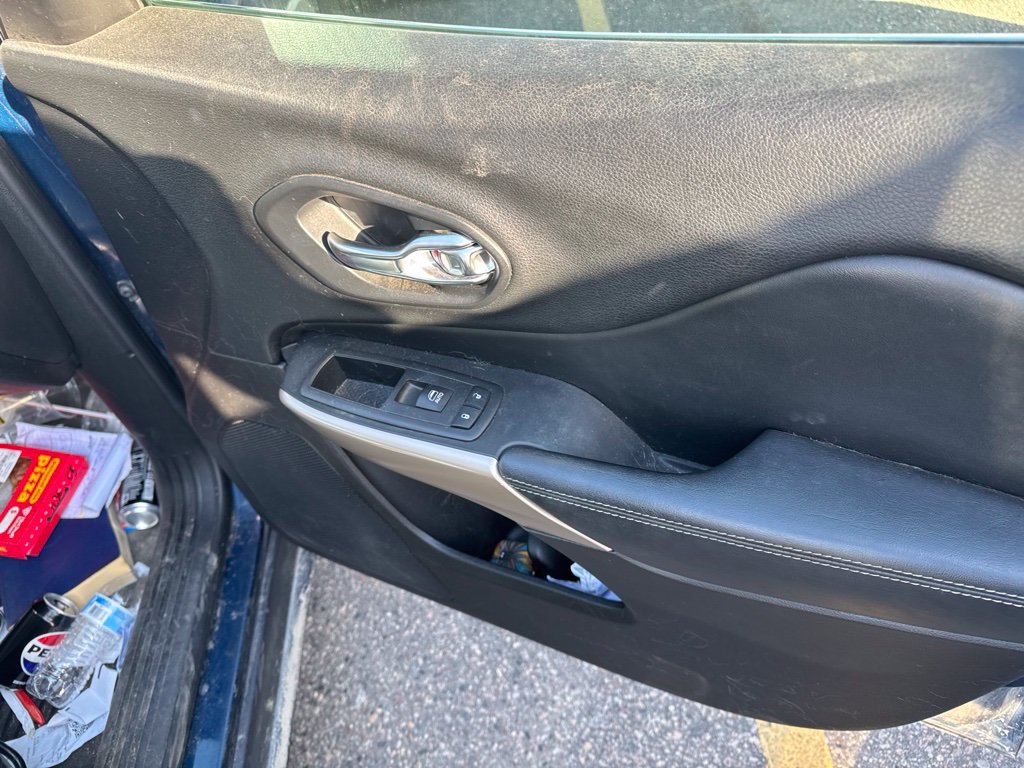 Used 2018 Jeep Cherokee Limited AWD/4WD image 14