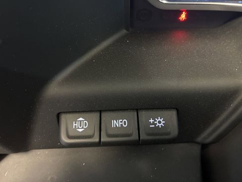 Used 2024 GMC Sierra 1500 AT4 w/ Technology Package AWD/4WD image 15