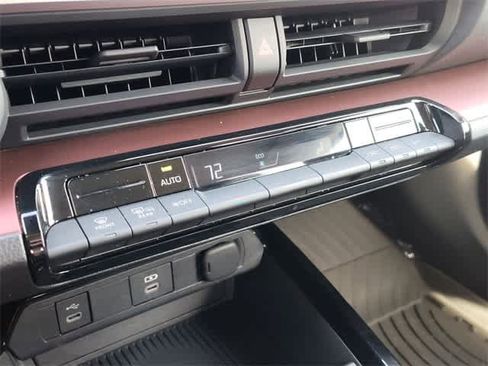 Used 2024 Toyota Prius Prime SE image 21