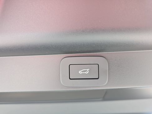 New 2026 Land Rover Range Rover SE image 13