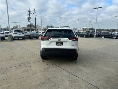 Used 2022 Toyota RAV4 XLE image 8