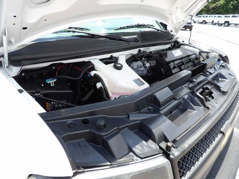 Used 2021 Chevrolet Express 2500 image 37