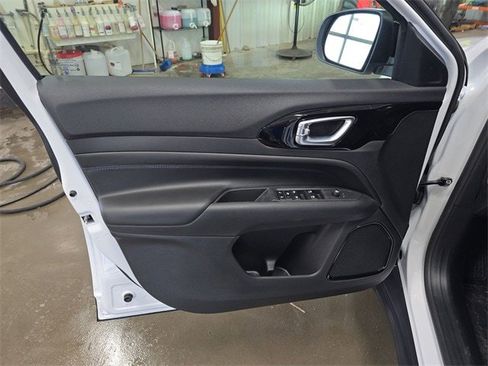 New 2026 Jeep Compass Latitude image 30