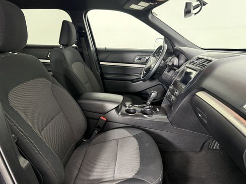 Used 2019 Ford Explorer XLT w/ Equipment Group 201A image 10