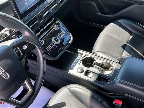 Used 2021 Lincoln Corsair AWD w/ Premium Package image 18
