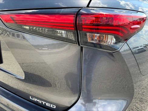Used 2020 Toyota Highlander Limited FWD image 30