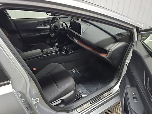 Used 2025 Toyota Prius Plug-In Hybrid image 15