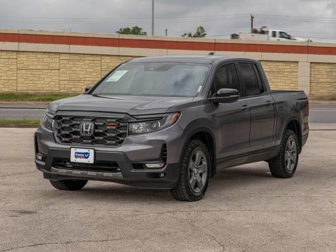 Used 2025 Honda Ridgeline TrailSport image 3