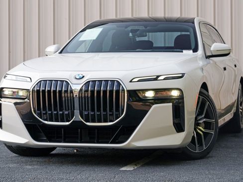 Used 2023 BMW 760i xDrive AWD/4WD image 3
