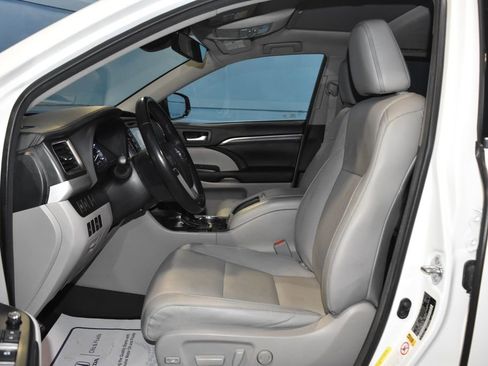 Used 2017 Toyota Highlander Limited image 7