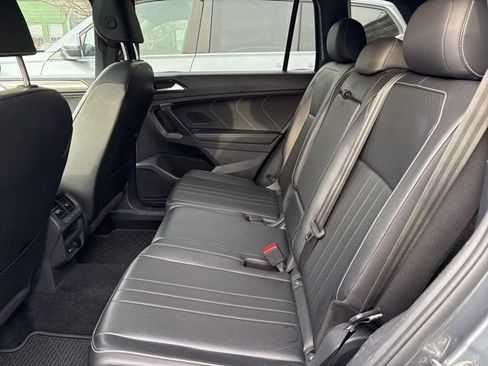 Used 2024 Volkswagen Tiguan SE R-Line image 10