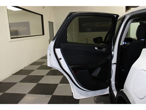 Used 2021 Ford Escape SE image 13