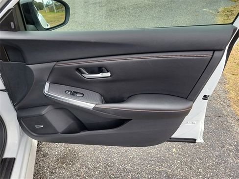 Used 2023 Nissan Sentra SR w/ SR Premium Package image 33