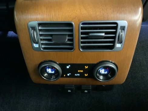 Used 2019 Land Rover Range Rover Long Wheelbase Autobiography image 18