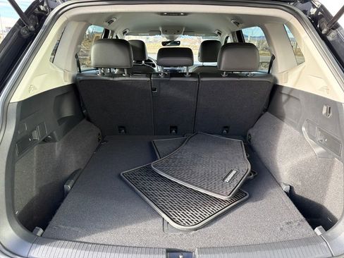 Certified 2022 Volkswagen Tiguan SE image 24