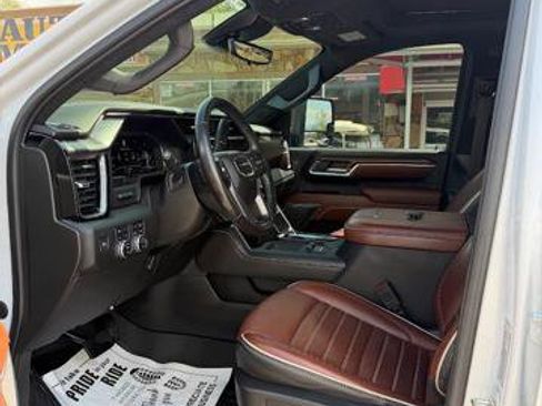 Used 2024 GMC Sierra 2500 Denali Ultimate image 13