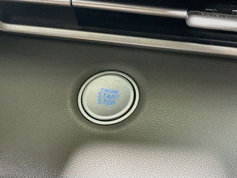 Used 2022 Hyundai Elantra SEL FWD image 21