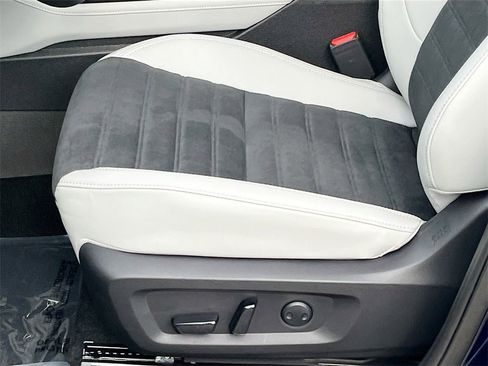 New 2025 Mitsubishi Outlander SE image 19