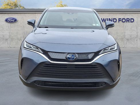 Used 2023 Toyota Venza LE image 2