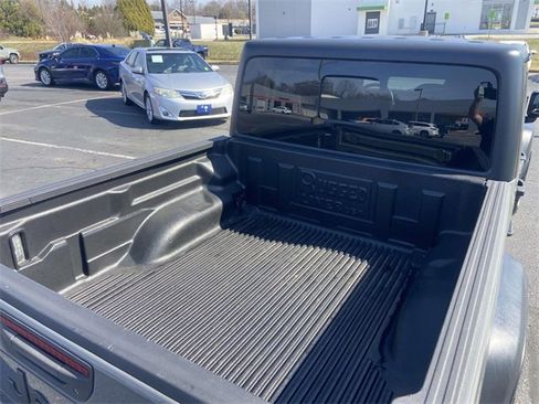 Used 2020 Jeep Gladiator Sport w/ Quick Order Package 24S image 8